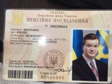 Правоохоронці вилучили резонансні документи з особистого архіву Януковича