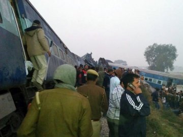 В Індії 91 людина загинула через залізничну аварію