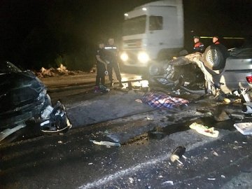 Жахлива аварія поблизу Рівного: зіткнулись три автівки