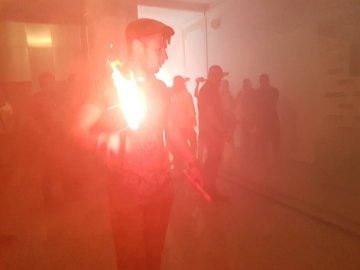 У Харкові міськраду закидали димовими шашками. ФОТО