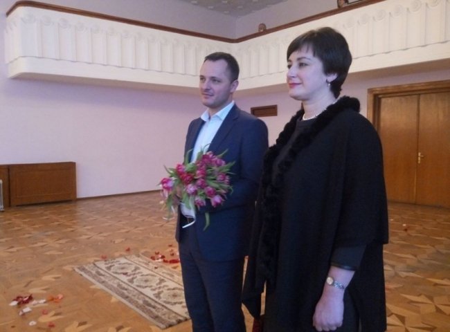 У День всіх закоханих в Луцьку відгуляли кришталеве та трояндове весілля. ФОТО