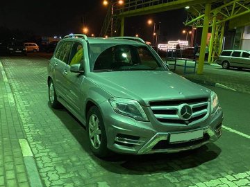 Волинські митники не дозволили незаконно ввезти в Україну Mersedes-Benz