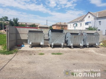 На Київщині матір викинула тіло немовляти на смітник