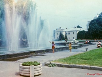 Якими були фонтани на Театральному майдані Луцька 40 років тому. РЕТРОФОТО