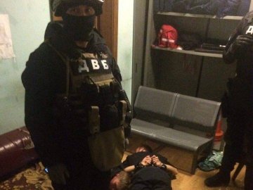 У Києві затримали банду «поліцейських-перевертнів», які займались грабежами