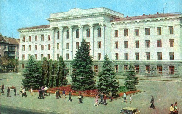 Композиції біля Обкому