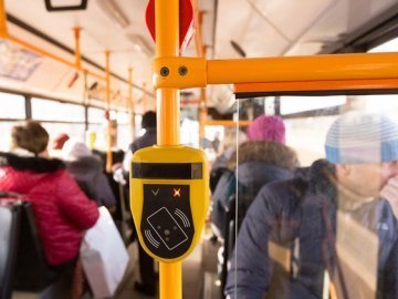 У тролейбусах Луцька хочуть платити кредитними картками 