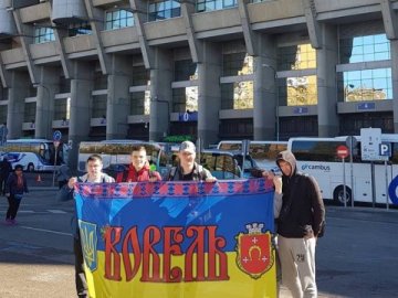Вболівальники з Волині поїхали підтримати збірну України з футболу до Португалії. ФОТО