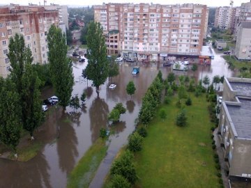 Грозові дощі на Заході України триватимуть ще два дні