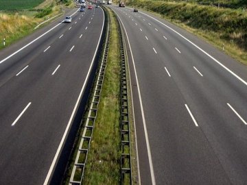 В Україні планують побудувати чотири платні дороги  