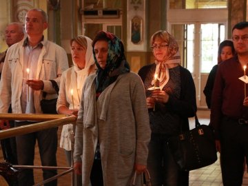 «Перебувають на вістрі боротьби за правду»: у луцькому соборі молилися за загиблих журналістів