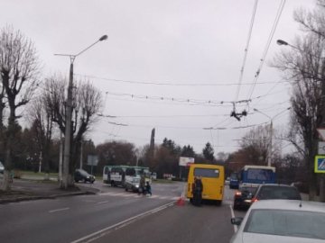 На пішохідному переході у Луцьку трапилася аварія за участю маршрутки і легковика