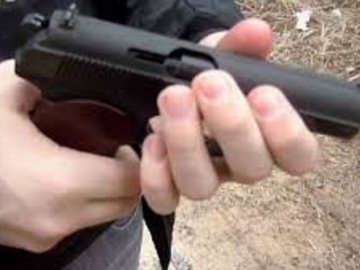 У Нововолинську поліцейські вилучили пістолет
