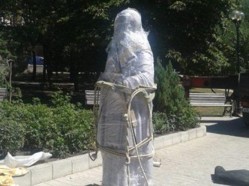Новий пам’ятник у Донецьку став об’єктом глузувань у мережі