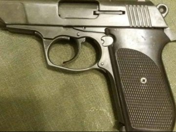 На Дніпропетровщині підліток вистрілив 7-річному братові в голову з пістолета