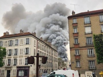 У передмісті Парижа – пожежа біля резиденції французьких королів Версаль. ВІДЕО