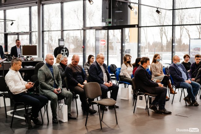 Під Луцьком відкрили найбільший на заході України Renault Store*