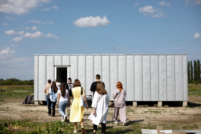 «Це абсолютно новий для України досвід». Архітектор Слава Балбек розповів, чим особливе містечко для переселенців під Луцьком. ФОТО