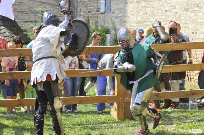 Прихильники доблесті і сталевих мечів: як тренуються і чим «живуть» луцькі лицарі