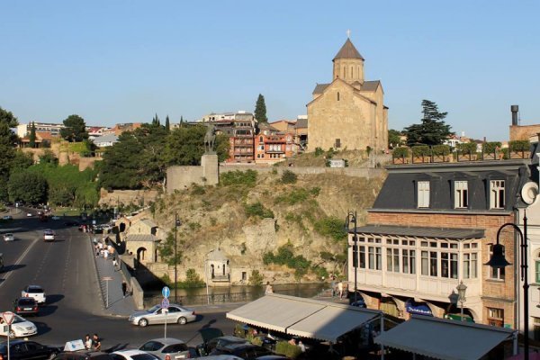 «Нотатки мандрівниці» Ірини Хом'як: легенда про мільйони троянд, фантастичне вино та грузинський Лас-Вегас