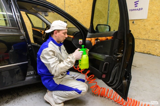 Майже стерильне авто: у Луцьку працює потужна автохімчистка «Торнадо»*