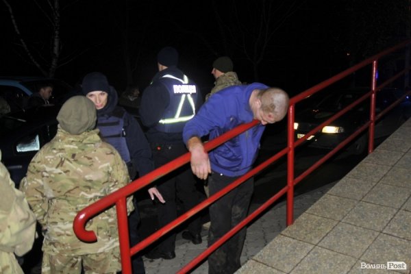 «Нічна варта»: розбиті вітрини, п‘яний «беркут» та порізані дівчата