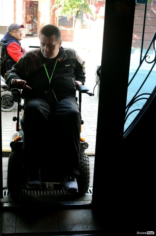Місто перешкод: у які заклади Луцька можна потрапити на візку?