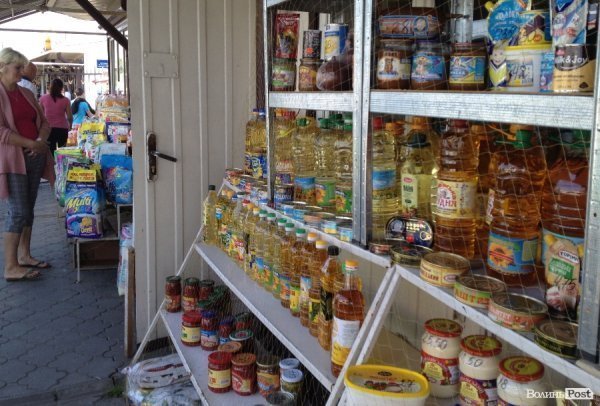 Олія, виставлена на Завокзальному ринку