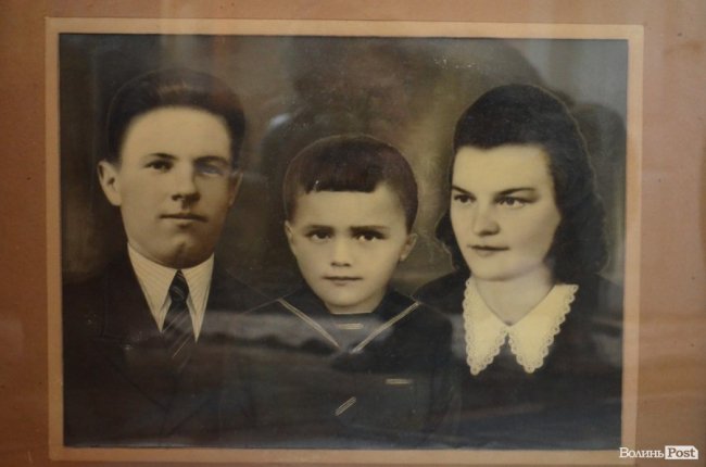 Батьки та юний Валерій Діброва