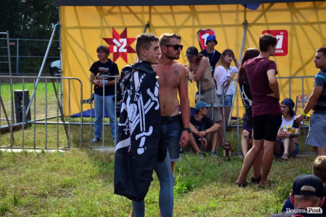 А хтось ними накривався