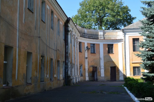 Замок божевілля і Невідомий №3: життя за стінами олицької психлікарні