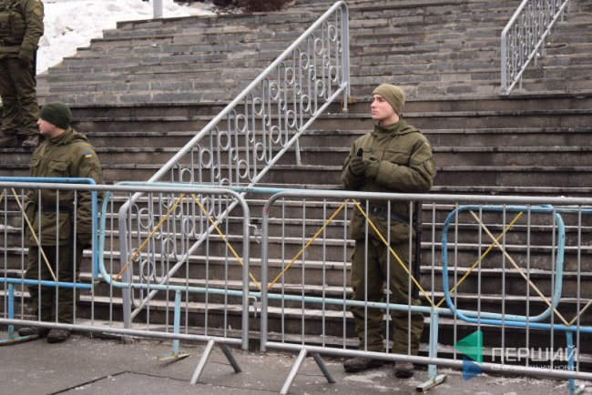 Навколо «Палацу спорту» – огорожа і Нацгвардія