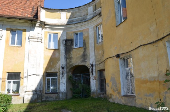 Замок божевілля і Невідомий №3: життя за стінами олицької психлікарні