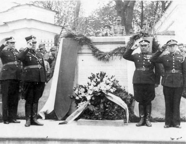 Заходи з відзначення полеглих. Міжвоєнний перод. Фото з приватної колекції