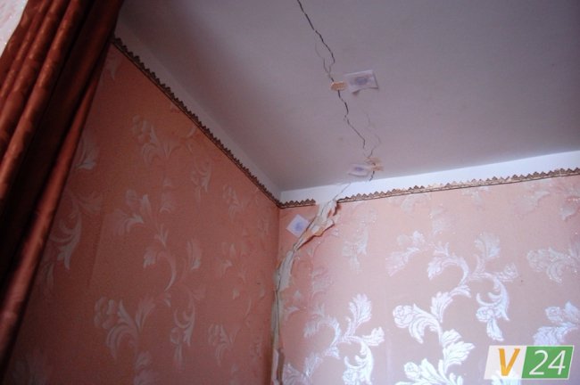 Егоїст майже півроку не будується, а тріщини в сусідських квартирах розростаються