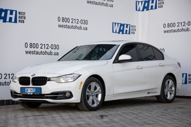 BMW 328Xi з бензиновим двигуном (2.0). Доступна дня купівлі на майданчику WEST AUTO HUB. 24 800 $ рік випуску - 2016. 