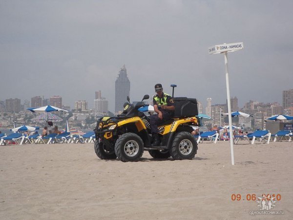 «Нотатки мандрівника» Андрія Костенка: добрі поліцейські, каталонці та siesta