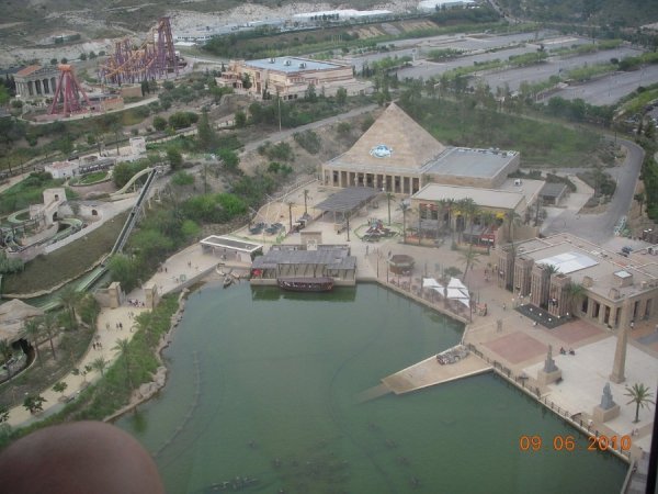 «Нотатки мандрівника» Андрія Костенка: добрі поліцейські, каталонці та siesta