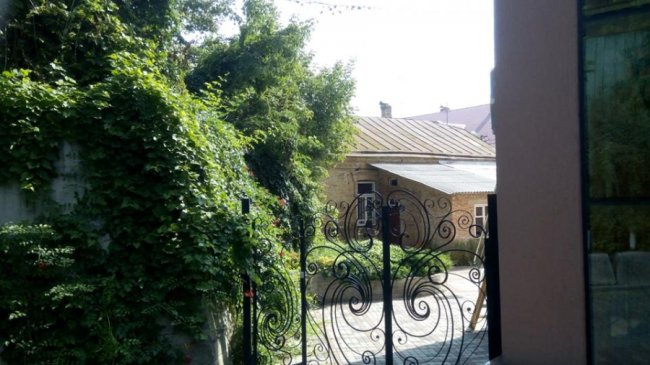 Юлія Мельникова – одна із небагатьох сусідок готелю, які відмовлялися з’їжджати