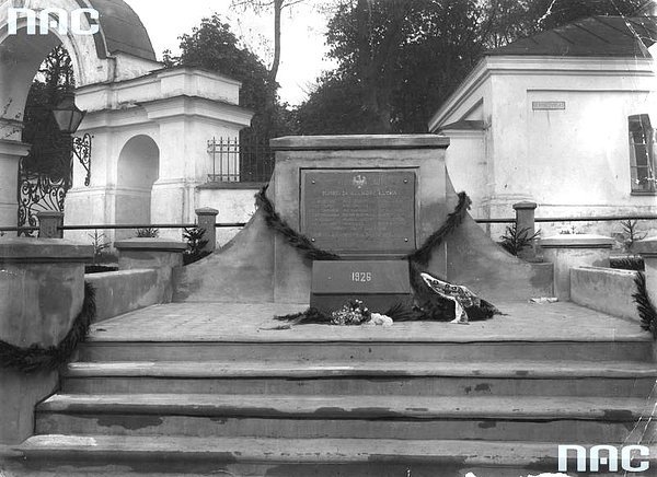Пам'ятник полеглим за Луцьк у 1919 році. Фото з Національного цифрового архіву Польщі