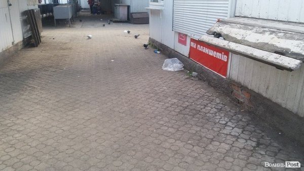 «Такой бриллиант – в таком навозе», або Що думають туристи про сусідство Луцького замку з Центральним ринком