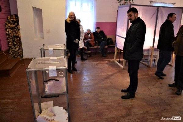 Гузь активно підтримував свого помічника Андрія Сапожника на виборах у Павлівській ОТГ