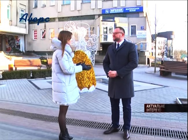 Тепер можна і піаритись на свіжому ремонті вулиць. Фрагмент відео «Актуального інтерв’ю»