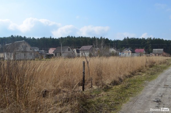 На Волині у чоловіка хитрістю відібрали дачу
