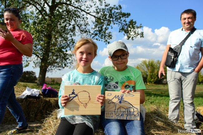 Знайомили з кіньми, катали на кареті і вчили малювати: під Луцьком – яскраве свято для «сонячних» діток. ФОТОРЕПОРТАЖ 