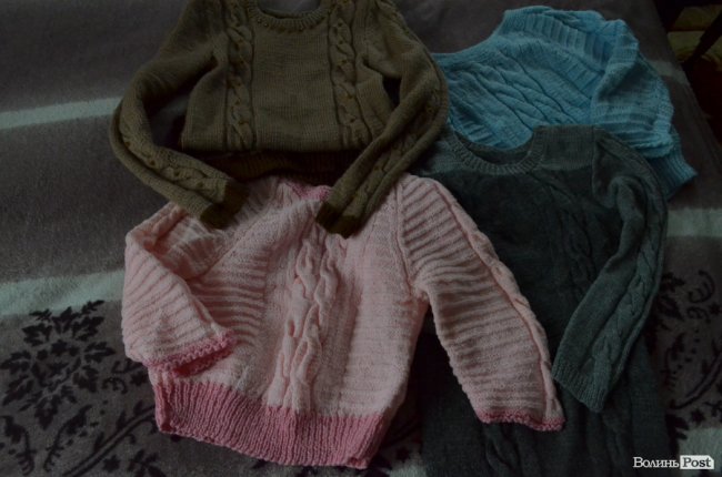 Мріють стати кравчинями і побачити гори: зворушлива історія «кришталевих» близнят з Волині 