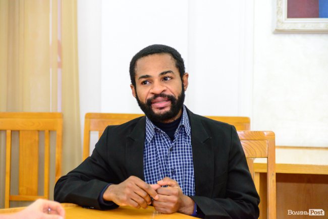 Африканець, що вперше став представником іноземних студентів у виші Луцька, – про мовні перепони, расизм та допомогу іншим