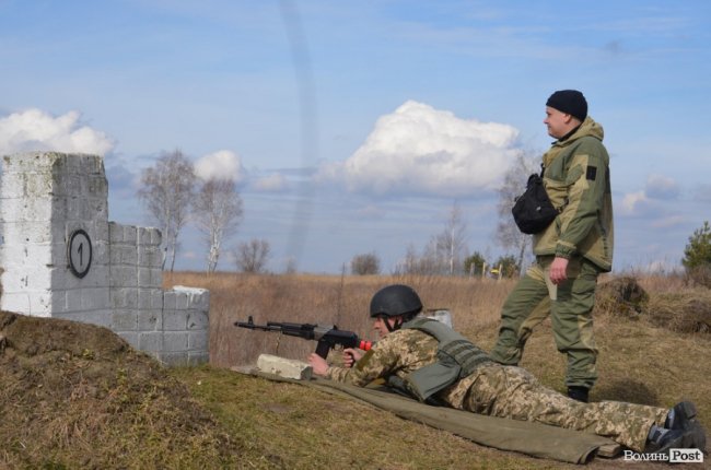 Важко в навчанні – легко в бою: на Волині - «вогневий» вишкіл загонів тероборони