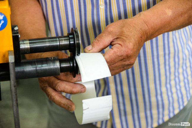 «Обрав би цей шлях знов»: чоловік 50 років працює бляхарем на «Житлобуді-2»