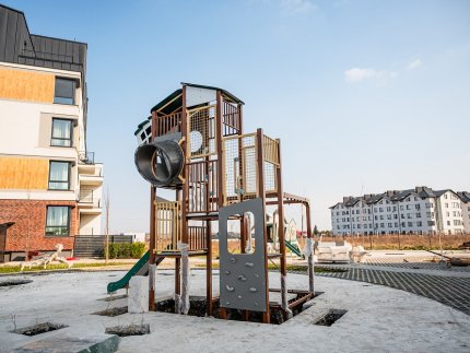 Як змінюються сучасні житлові комплекси: просторі двори, озеленення, нетипові дитячі майданчики